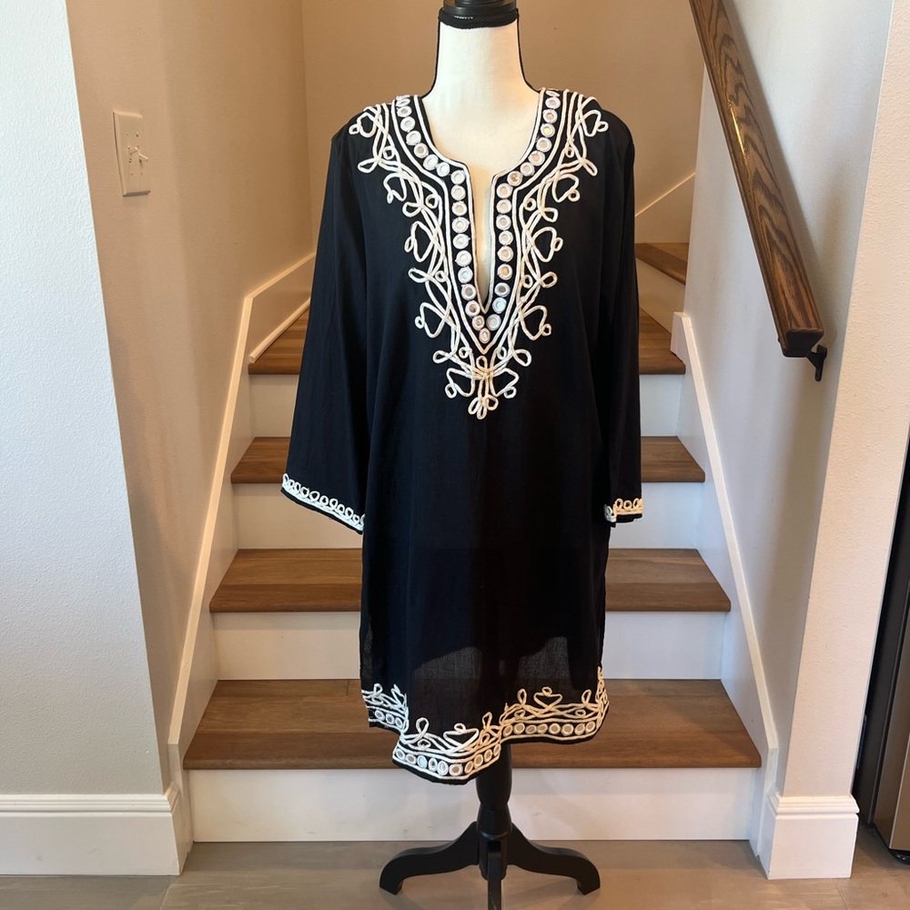 New with Tag Black Tunic with White Embroidery Size L